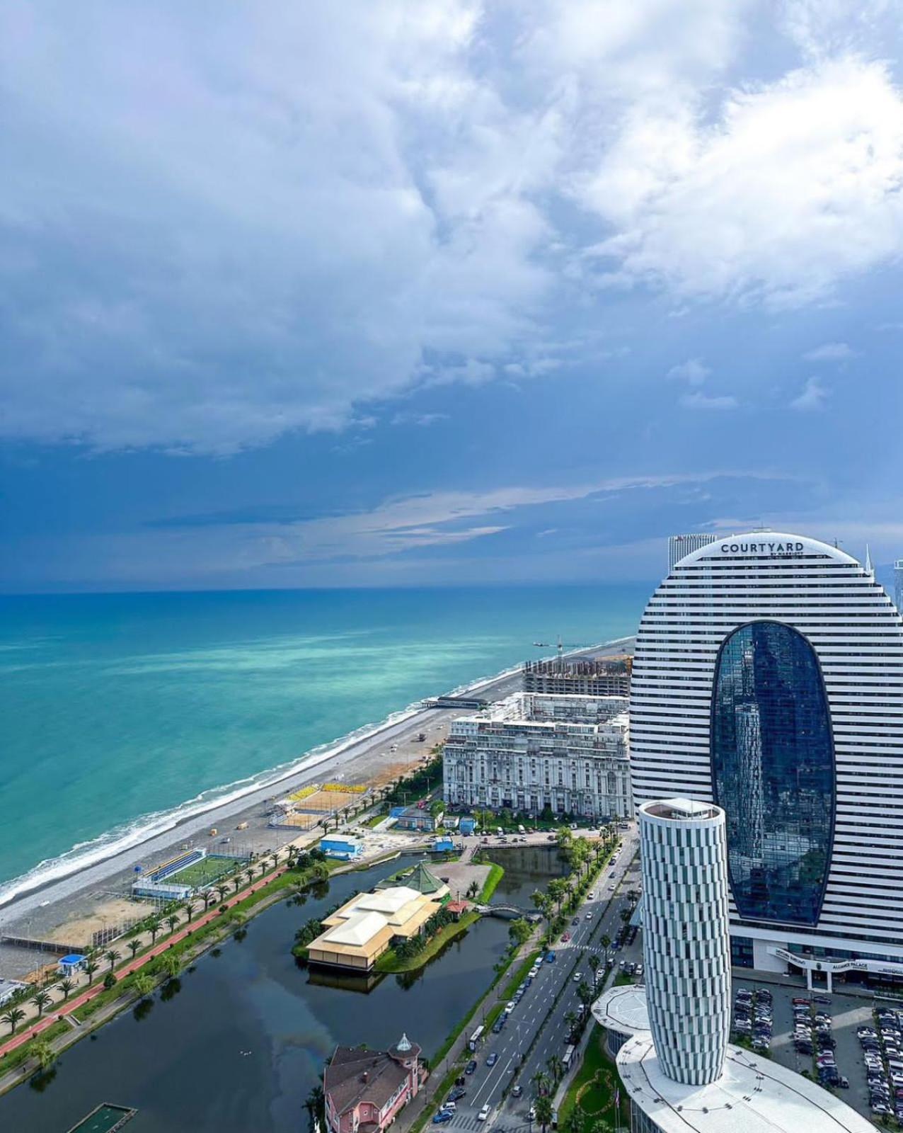Queen Apartments In Batumi Exteriör bild