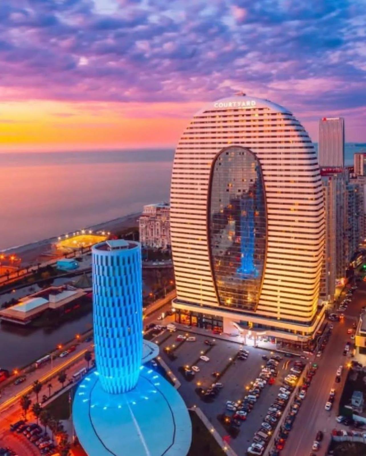 Queen Apartments In Batumi Exteriör bild